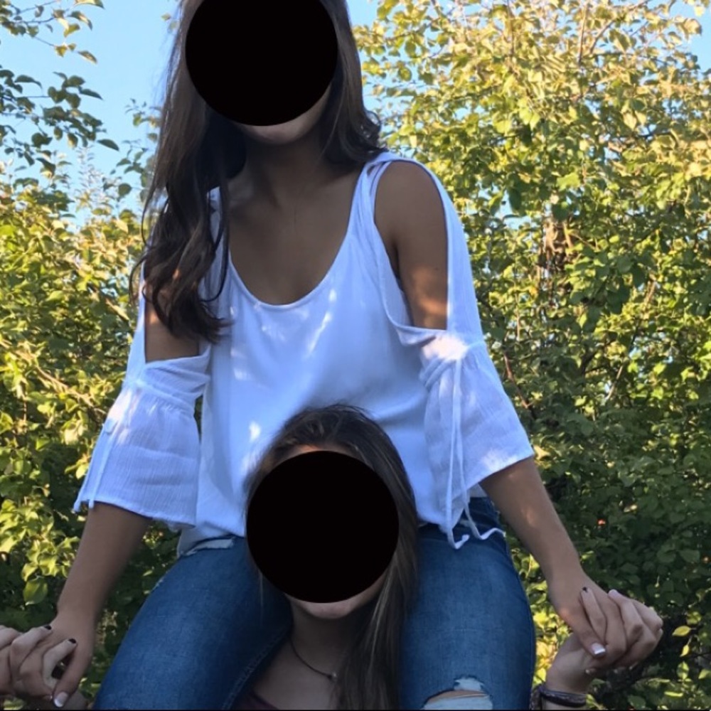 White hollister top Size: S